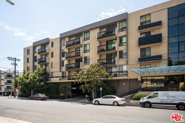 7320 Hawthorn Avenue 425, Los Angeles, CA 90046