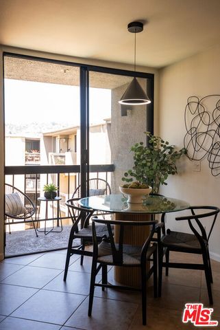 7320 Hawthorn Avenue 425, Los Angeles, CA 90046