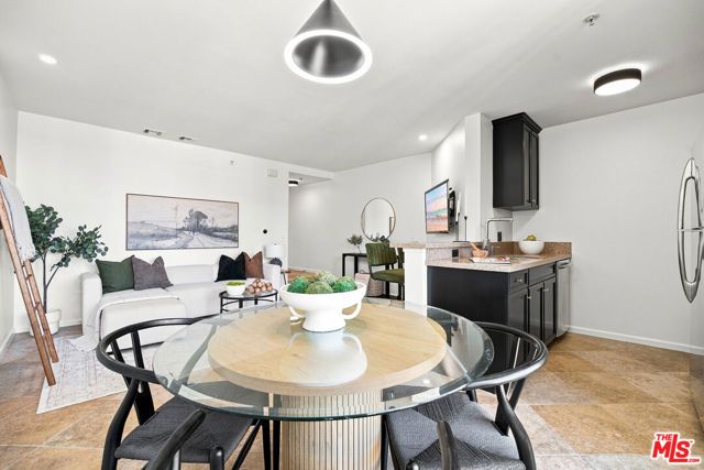 7320 Hawthorn Avenue 425, Los Angeles, CA 90046