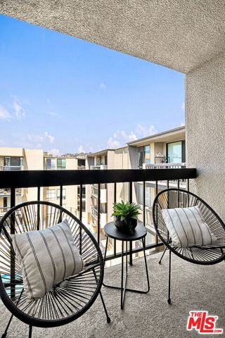 7320 Hawthorn Avenue 425, Los Angeles, CA 90046