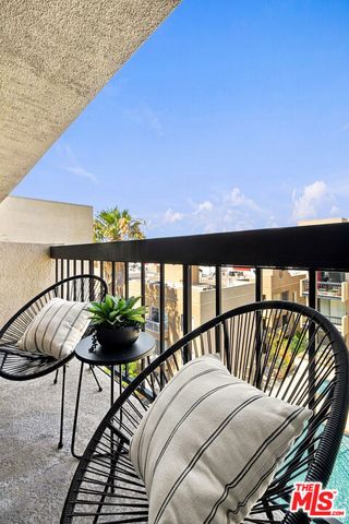 7320 Hawthorn Avenue 425, Los Angeles, CA 90046