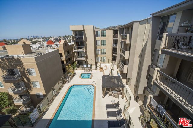 7320 Hawthorn Avenue 425, Los Angeles, CA 90046