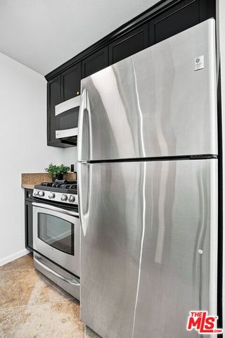 7320 Hawthorn Avenue 425, Los Angeles, CA 90046