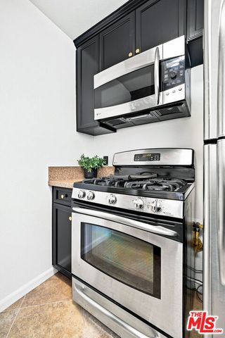 7320 Hawthorn Avenue 425, Los Angeles, CA 90046