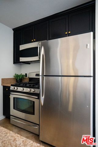 7320 Hawthorn Avenue 425, Los Angeles, CA 90046