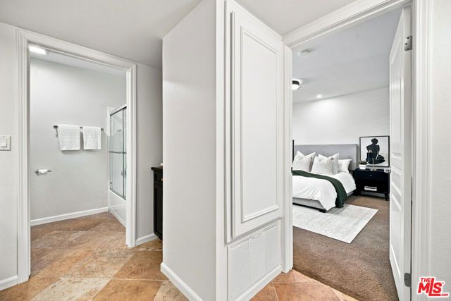 7320 Hawthorn Avenue 425, Los Angeles, CA 90046