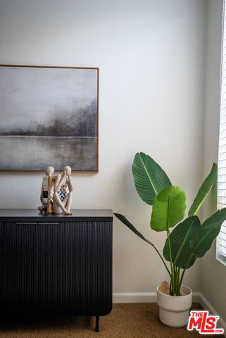 7320 Hawthorn Avenue 425, Los Angeles, CA 90046