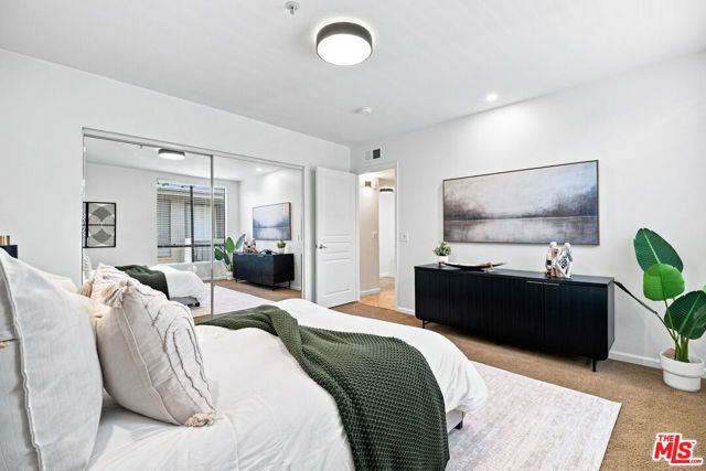 7320 Hawthorn Avenue 425, Los Angeles, CA 90046