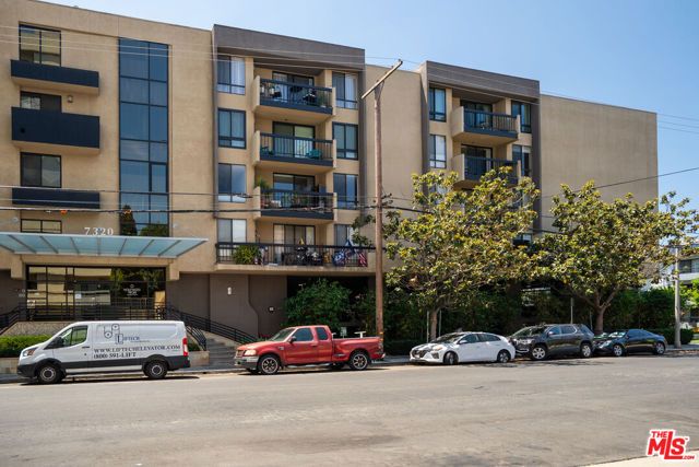 7320 Hawthorn Avenue 425, Los Angeles, CA 90046