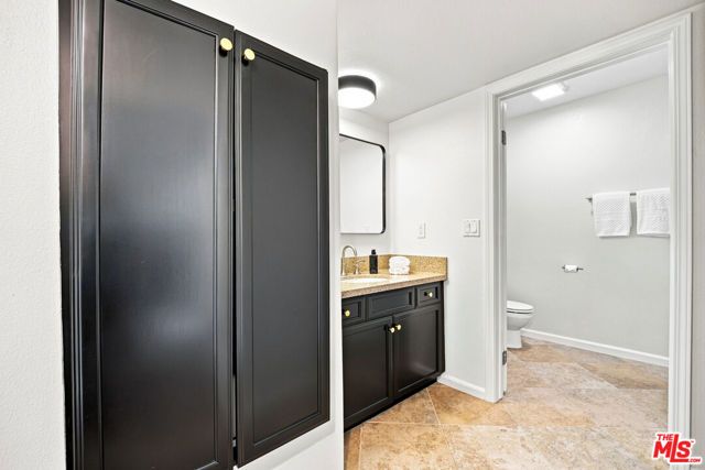 7320 Hawthorn Avenue 425, Los Angeles, CA 90046