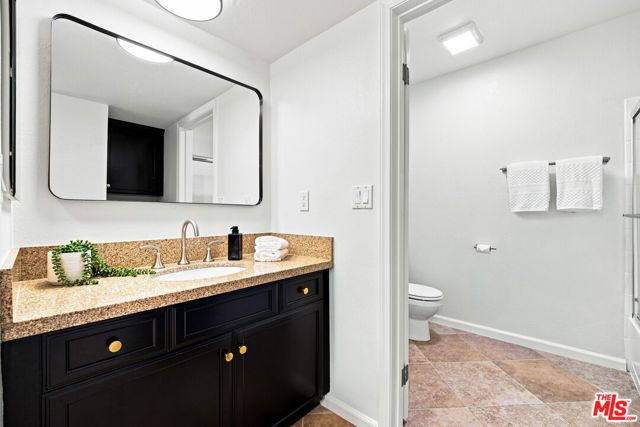7320 Hawthorn Avenue 425, Los Angeles, CA 90046