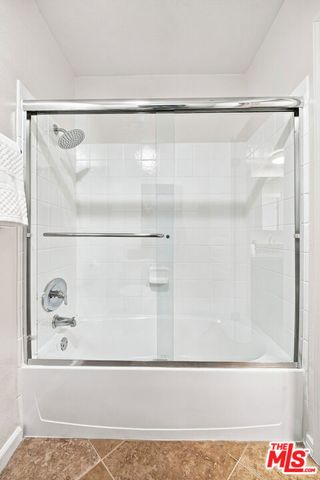 7320 Hawthorn Avenue 425, Los Angeles, CA 90046
