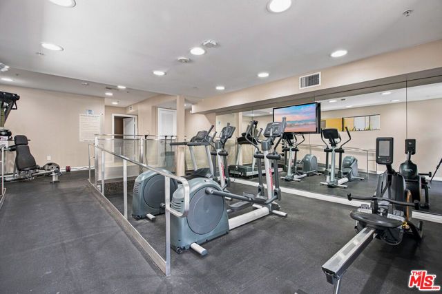 7320 Hawthorn Avenue 425, Los Angeles, CA 90046