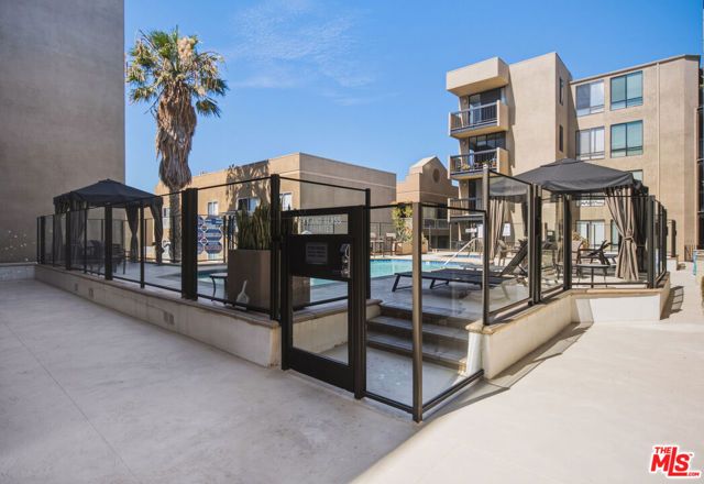 7320 Hawthorn Avenue 425, Los Angeles, CA 90046