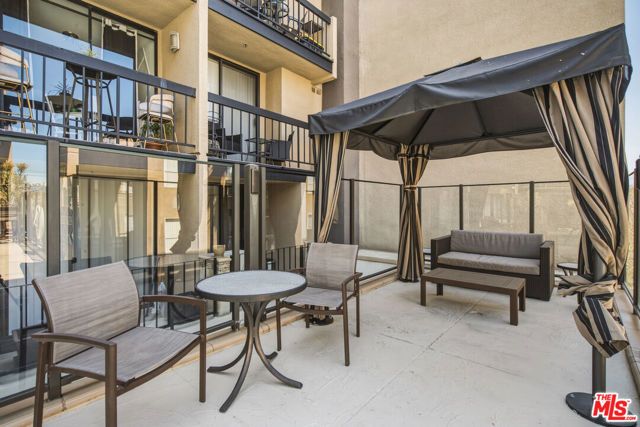 7320 Hawthorn Avenue 425, Los Angeles, CA 90046