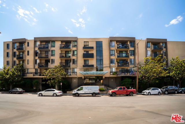 7320 Hawthorn Avenue 425, Los Angeles, CA 90046