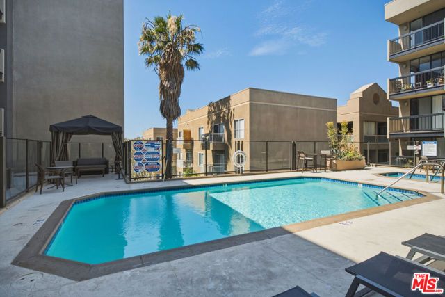 7320 Hawthorn Avenue 425, Los Angeles, CA 90046