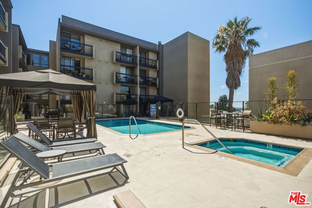 7320 Hawthorn Avenue 425, Los Angeles, CA 90046
