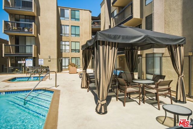 7320 Hawthorn Avenue 425, Los Angeles, CA 90046