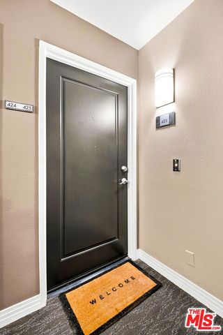 7320 Hawthorn Avenue 425, Los Angeles, CA 90046