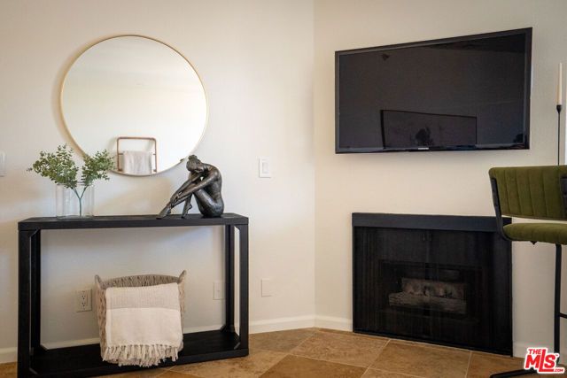 7320 Hawthorn Avenue 425, Los Angeles, CA 90046