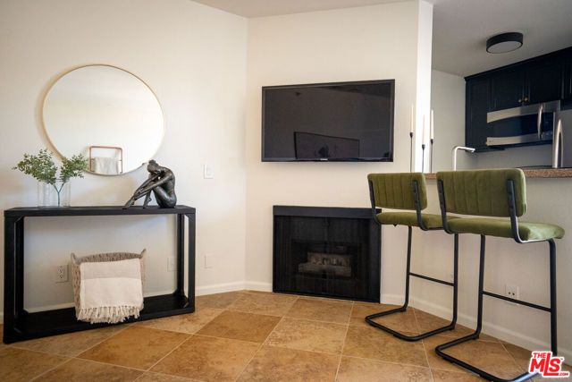 7320 Hawthorn Avenue 425, Los Angeles, CA 90046
