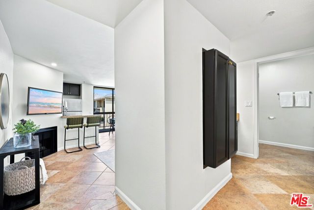 7320 Hawthorn Avenue 425, Los Angeles, CA 90046