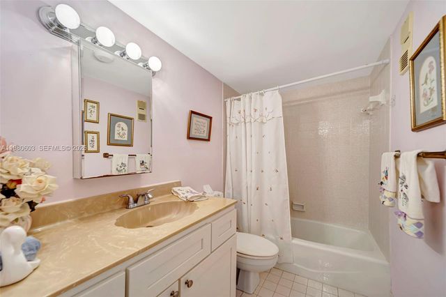 3940 Inverrary Boulevard 303A, Lauderhill, FL 33319