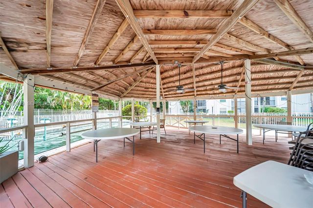 3940 Inverrary Boulevard 303A, Lauderhill, FL 33319