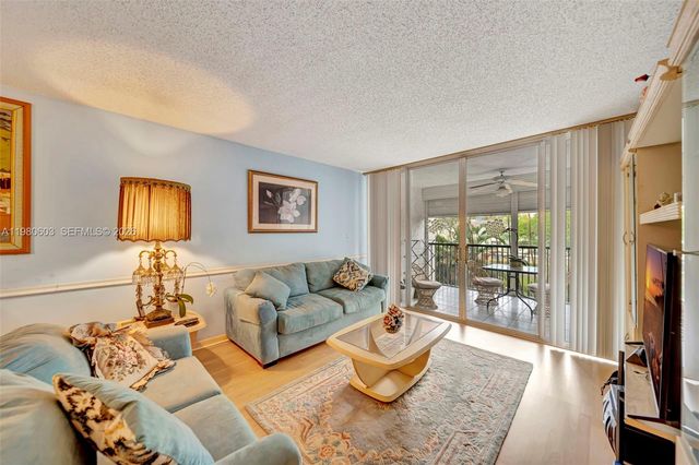 3940 Inverrary Boulevard 303A, Lauderhill, FL 33319