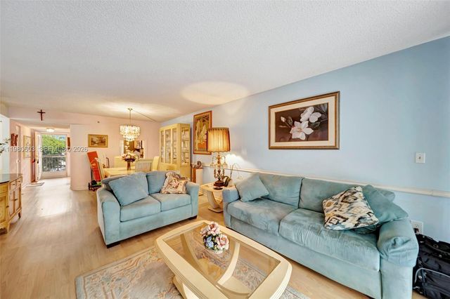 3940 Inverrary Boulevard 303A, Lauderhill, FL 33319