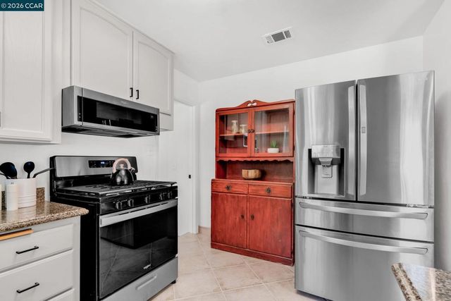 2072 Chalomar Rd, Concord, CA 94518