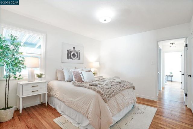 2072 Chalomar Rd, Concord, CA 94518