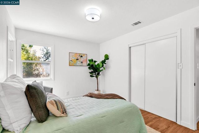 2072 Chalomar Rd, Concord, CA 94518