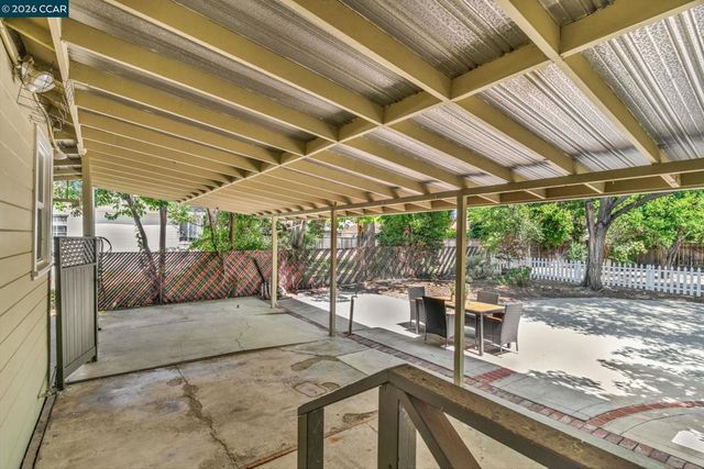 2072 Chalomar Rd, Concord, CA 94518
