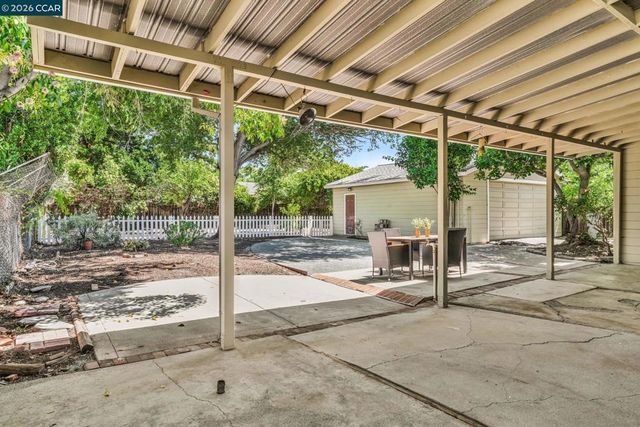2072 Chalomar Rd, Concord, CA 94518