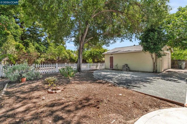 2072 Chalomar Rd, Concord, CA 94518
