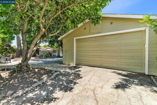 2072 Chalomar Rd, Concord, CA 94518