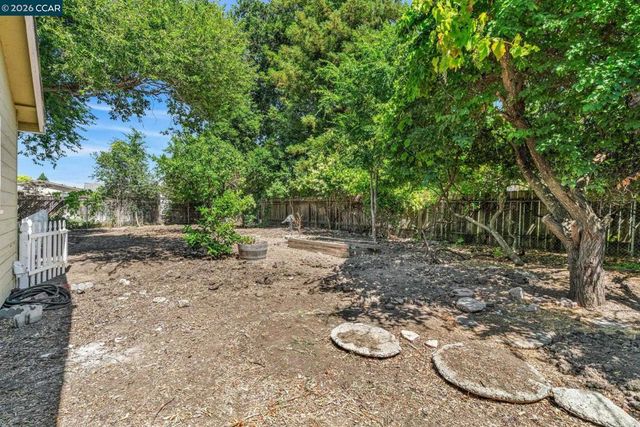 2072 Chalomar Rd, Concord, CA 94518
