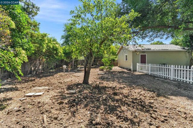 2072 Chalomar Rd, Concord, CA 94518