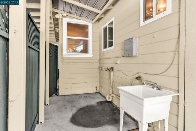 2072 Chalomar Rd, Concord, CA 94518
