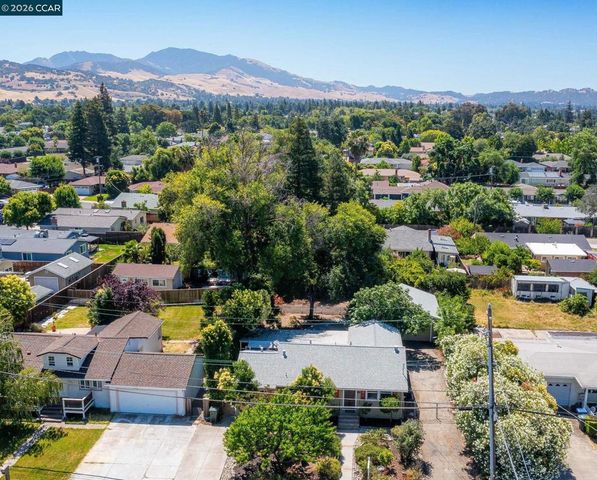 2072 Chalomar Rd, Concord, CA 94518