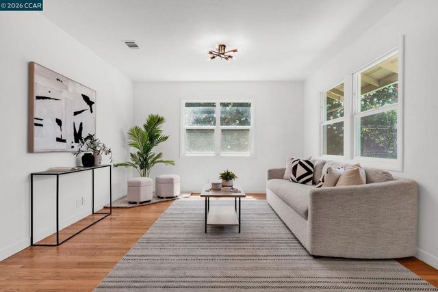 2072 Chalomar Rd, Concord, CA 94518