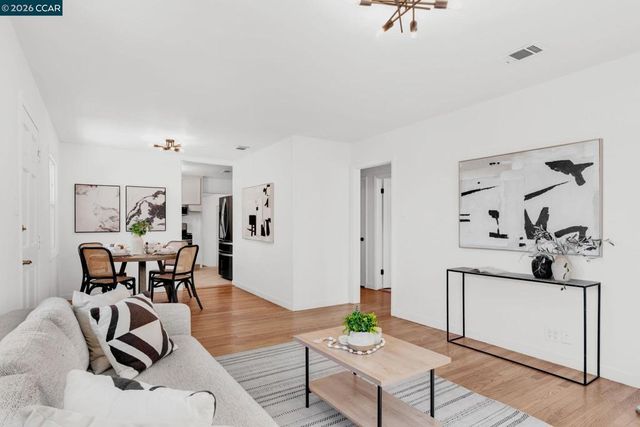 2072 Chalomar Rd, Concord, CA 94518