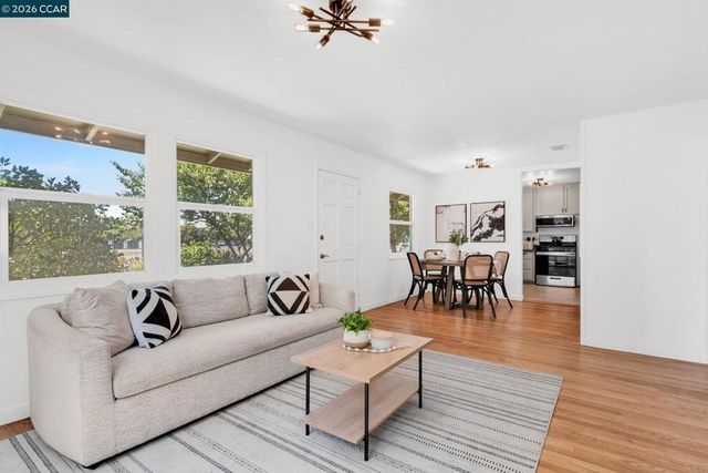 2072 Chalomar Rd, Concord, CA 94518