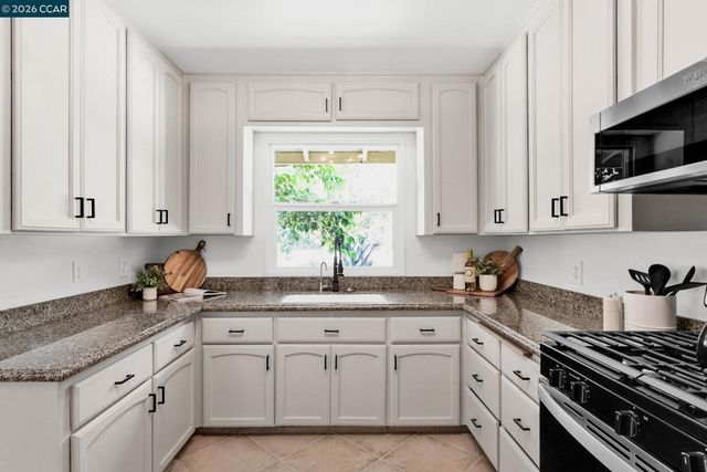2072 Chalomar Rd, Concord, CA 94518