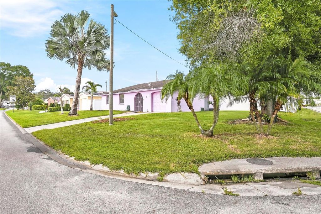 Image 2 of property listing at 3118 RIVER COVE DRIVE, Tampa, FL 33614