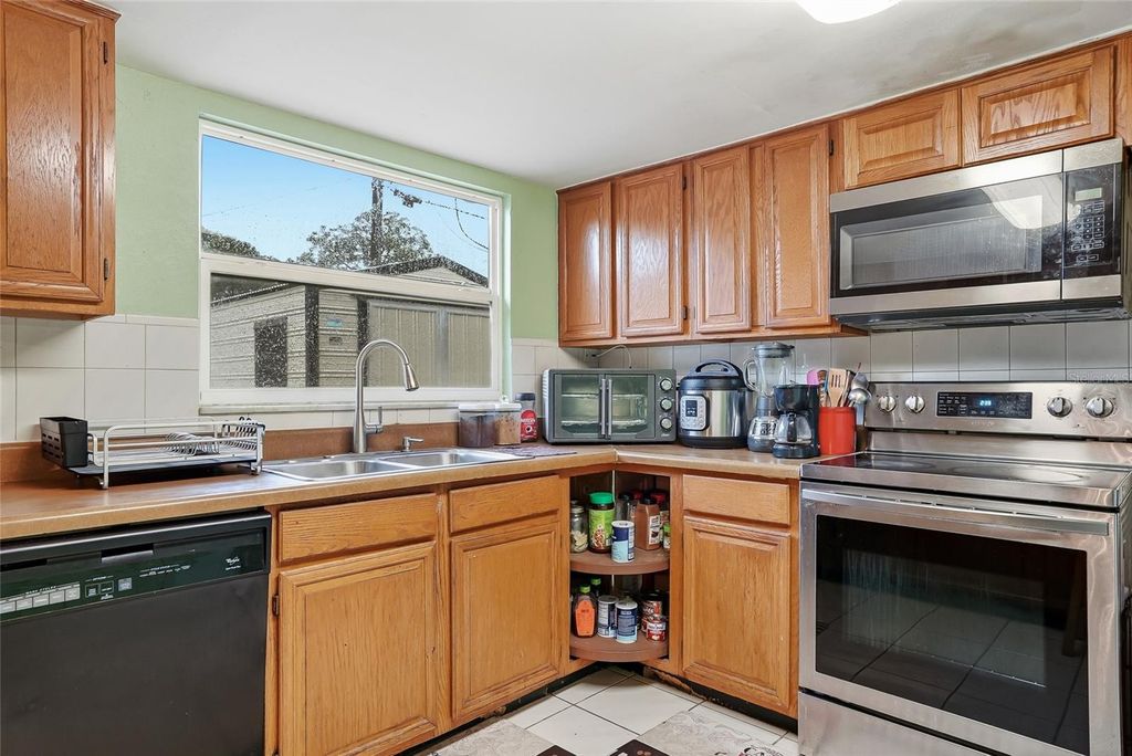 Image 17 of property listing at 3118 RIVER COVE DRIVE, Tampa, FL 33614
