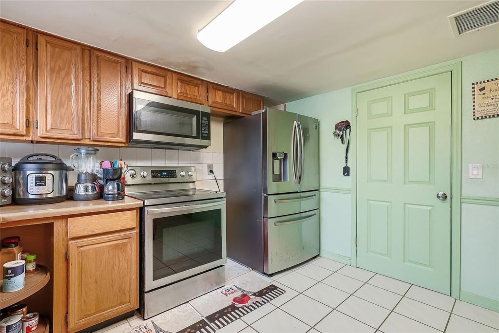 Image 20 of property listing at 3118 RIVER COVE DRIVE, Tampa, FL 33614