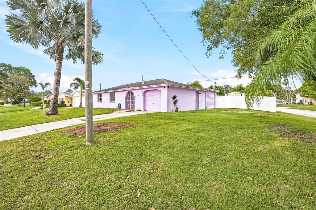 Image 3 of property listing at 3118 RIVER COVE DRIVE, Tampa, FL 33614